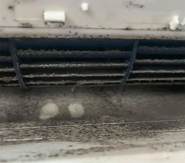 梅县空调吹的风有股烧焦味是怎么回事